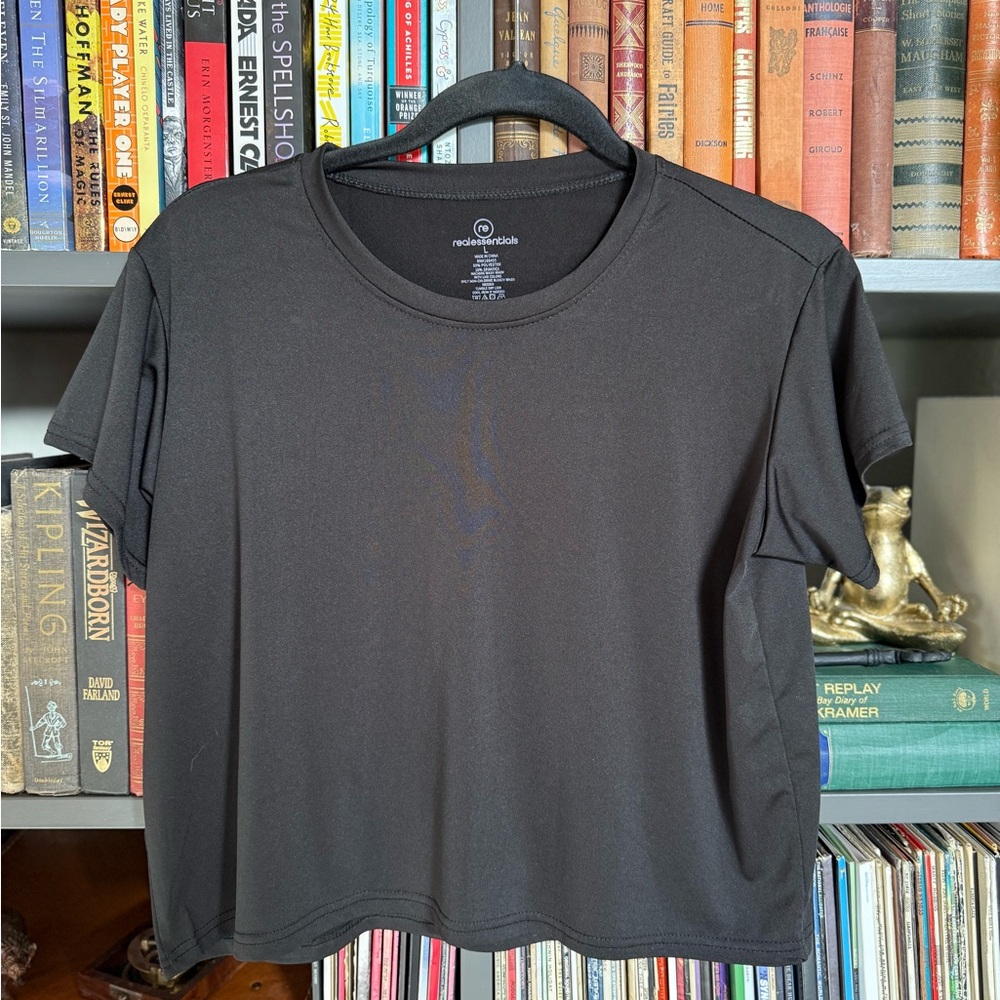 Black Short Sleeved Athletic Crop Top